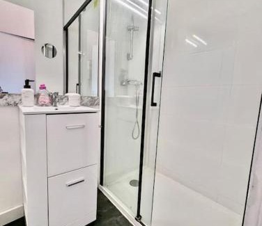 Quartier des Eaux-Claires Apartment | Beautiful T2 with Scenic Views Near Major Routes