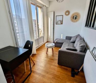 Quartier des Eaux-Claires Apartment | Beautiful T2 with Scenic Views Near Major Routes