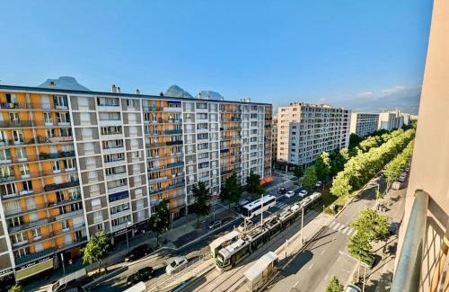 Quartier des Eaux-Claires Apartment | Beautiful T2 with Scenic Views Near Major Routes