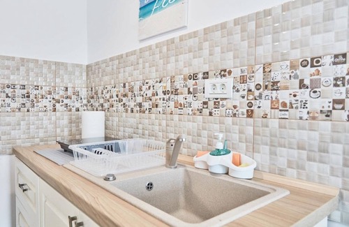 Tirgu Mures Apartment | Excel Noteworthy Oceanfront Apartments with Breakfast Included