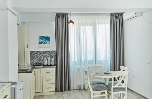 Tirgu Mures Apartment | Excel Noteworthy Oceanfront Apartments with Breakfast Included