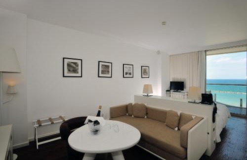 Pesaro Hotel | Experience the Excelsior Hotel, Spa & Lido – 5-Star Retreat