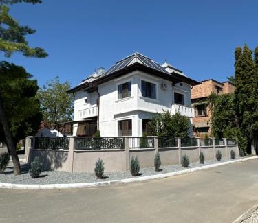 Turda House | Exceptional Excelsior INN: Family-Friendly with Kitchen Amenities