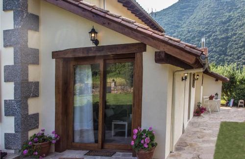Ojedo Apartment | Discover El Olivo: Pet-Friendly Retreat with 9.3 Rating