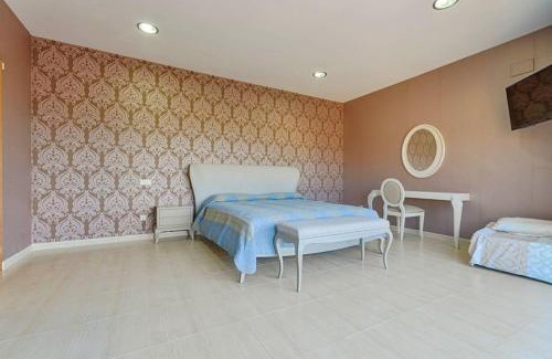 Palau-Saverdera Villa | Scenic Villa with Ocean Views in Rosas – 4-Star Rating