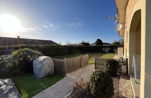 Cadillac-en-Fronsadais Villa | Relaxing Villa Near Bordeaux with Heated Pool & Ocean Views