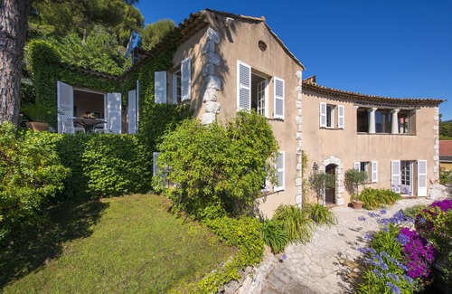 Saint-Jean-Cap-Ferrat Villa | Charming Provencal Villa with Panoramic Sea Views & Pool