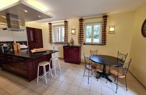 Cenac-et-Saint-Julien House | Exclusive Retreat with Heated Pool & Scenic Dordogne Views