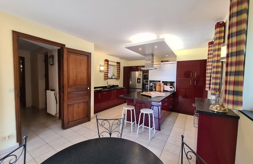 Cenac-et-Saint-Julien House | Exclusive Retreat with Heated Pool & Scenic Dordogne Views