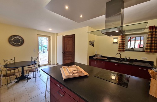 Cenac-et-Saint-Julien House | Exclusive Retreat with Heated Pool & Scenic Dordogne Views