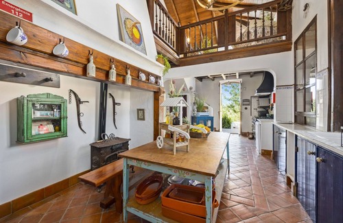 Sao Bras de Alportel Villa | Spacious 6 Bedroom Villa with Heated Pool and Yoga Shala
