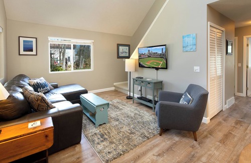 Empire House | Exceptional 3-bedroom house walking to beach & Glen Arbor, with AC & WIFI