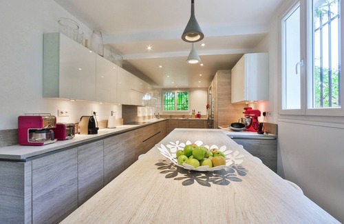Feucherolles Cottage | Premier Property with Pool near Paris & Versailles