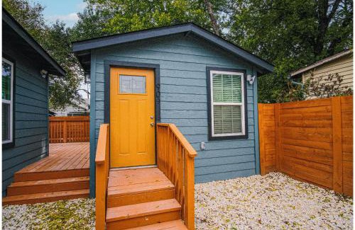 Historic Garderns House | Prime 5BR Retreat Near Riverwalk and Downtown - Family Friendly