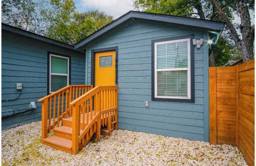 Historic Garderns House | Prime 5BR Retreat Near Riverwalk and Downtown - Family Friendly