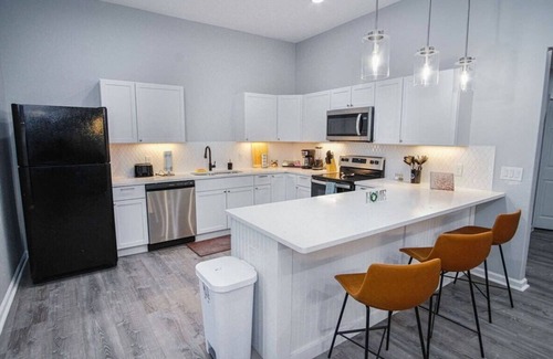 Historic Garderns House | Ideal 5BR Getaway Near Riverwalk and Downtown Attractions