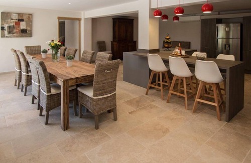 Noves House | Exceptional air-conditioned farmhouse in Noves (13), park, heated pool, pets allowed (2).