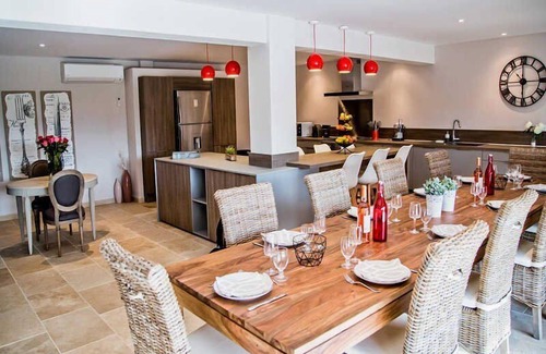 Noves House | Exceptional air-conditioned farmhouse in Noves (13), park, heated pool, pets allowed (2).