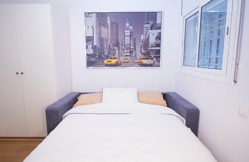 Old Town Apartment | Explore Girona's Old Town: Guest Rated 10/10 Apartment