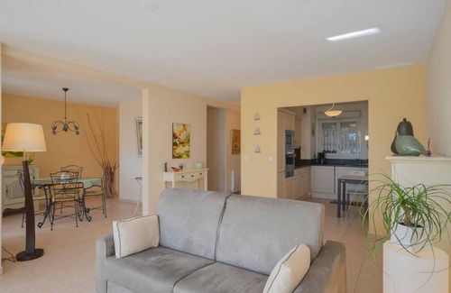 Lorgues Apartment | Prime Apartment Steps from Lorgues Center with Pool & Lake Views