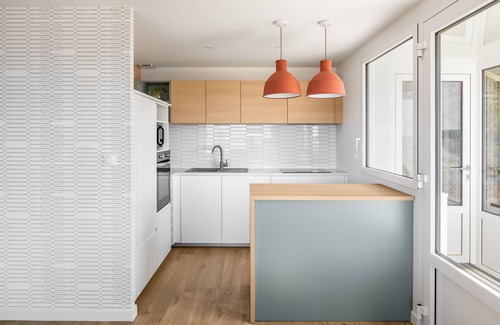 Trelevern Apartment | Seaside Retreat: Guest Rated 10/10 with Ocean View & Pool