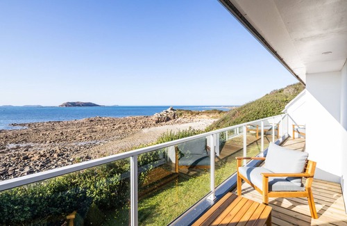 Trelevern Apartment | Seaside Retreat: Guest Rated 10/10 with Ocean View & Pool