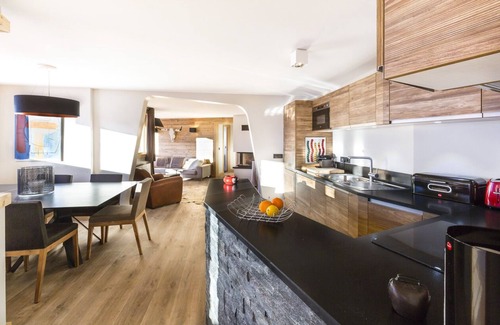 Avoriaz Apartment | Panoramic View Apartment with Indoor Pool & Spa Amenities