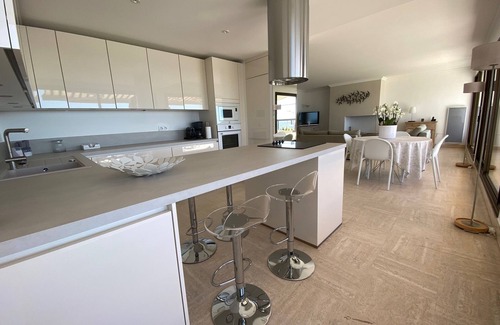 La Baule-Escoublac Apartment | Seaside Retreat: Top Floor Renovated Suite with Terrace