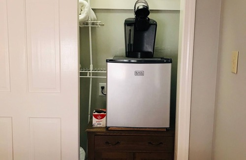 Wellfleet House | Guest Rated: 10/10 Getaway with Breakfast & Family Amenities