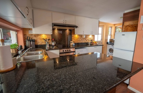 Camps Bay Villa | Scenic Holiday Home with Ocean View in Camps Bay