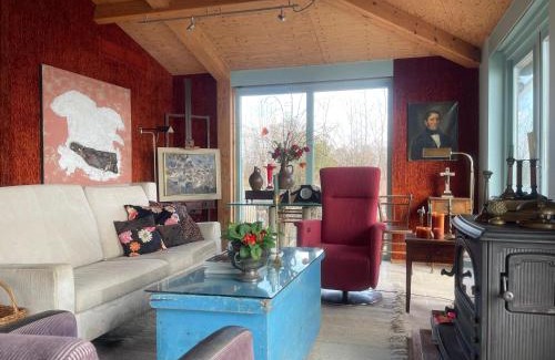 Reeuwijk Villa | Scenic Waterfront House with Oceanfront Views