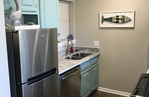 Hot Springs Condo | Lakefront Sanctuary: Pet-Friendly Haven with Pool Access