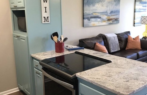 Hot Springs Condo | Lakefront Sanctuary: Pet-Friendly Haven with Pool Access