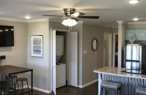 Hot Springs Condo | Lakefront Sanctuary: Pet-Friendly Haven with Pool Access