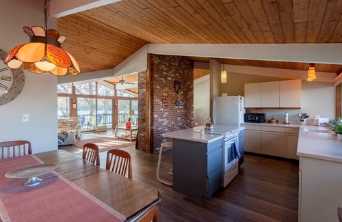 West Wareham House | Idyllic Lakefront Deck House with Breathtaking Water Views