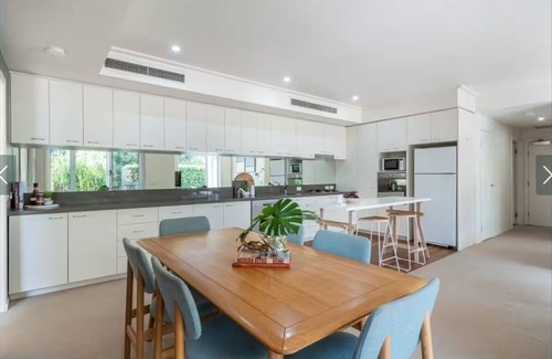 Port Melbourne Apartment | Exceptional Location on the park, the beach, gym, pool with a private garden.
