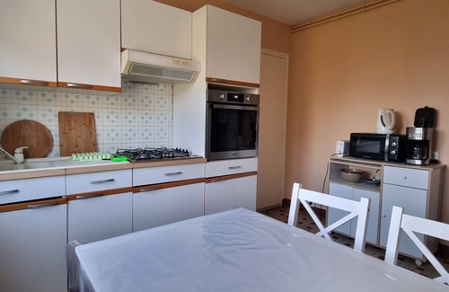 Tregunc House | Prime Location Just Steps from the Ocean with Pool Access