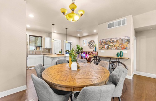Cedar Hills House | Ideally Located Hotel with Community Pool, Near Portland