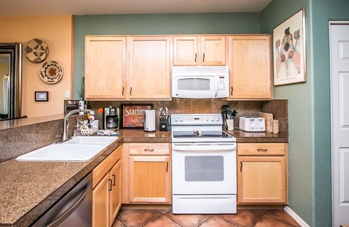 Superstition Springs Condo | Stunning Condo with Golf Course Views & Breathtaking Sunsets