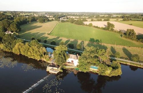 Le Lion-d'Angers House | Serene Island Mill with Pool and Pet-Friendly Amenities