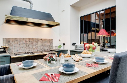 Jardin des plantes Apartment | Experience Jardin de Plantes: Guest Rated 10/10 on the Left Bank
