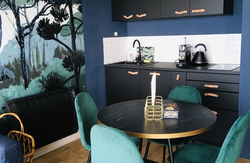 Agon-Coutainville Apartment | Unforgettable Ocean View Retreat for Romantic Getaways