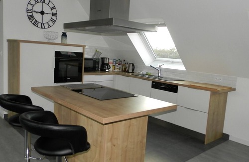 Saint-Pol-de-Leon Apartment | Seaside Retreat: 10/10 Rated with Oceanfront Comfort