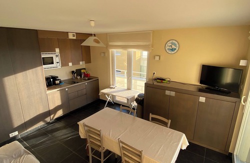 Wimereux Apartment | Sea View Comfort: Family-Friendly Oceanfront Apartment