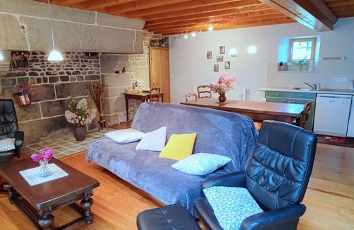 Courson Cottage | Idyllic Gîte Retreat: Private Character House in Normandy
