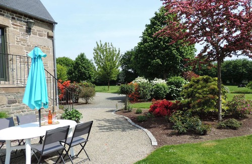 Courson Cottage | Idyllic Gîte Retreat: Private Character House in Normandy