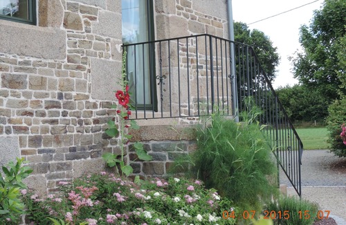 Courson Cottage | Idyllic Gîte Retreat: Private Character House in Normandy