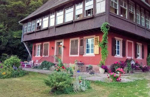 Munster Apartment | Forest Retreat: Perfect for Families and Pet Lovers