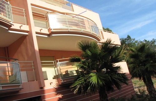 Theoule-sur-Mer Apartment | Oceanfront 2 BDRM Apartment in Théoule - Guest Rated 9.6
