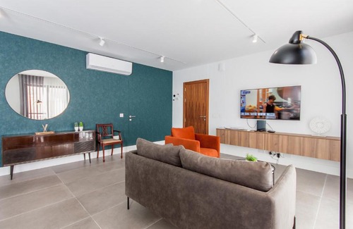 San Tumas Apartment | Bright Sunlit Apartment at Marsaskala Bay - 4 Star Stay